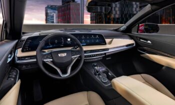 2024 Cadillac XT4 costs $39,090, 33-inch curved screen standard