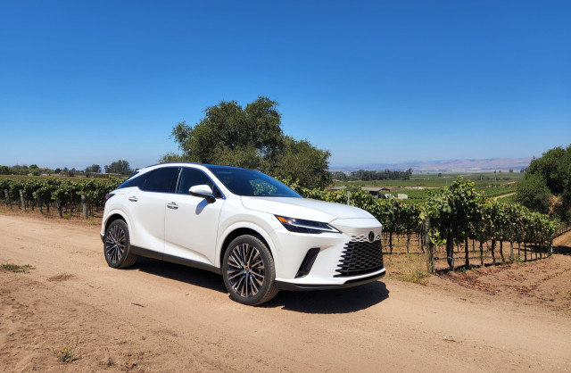 2023 Lexus RX 450+ plug-in hybrid (Euro-spec) 2023 Lexus RX 450+ plug-in hybrid (Euro-spec)