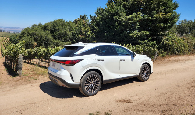 2023 Lexus RX 450+ plug-in hybrid (Euro-spec) 2023 Lexus RX 450+ plug-in hybrid (Euro-spec)