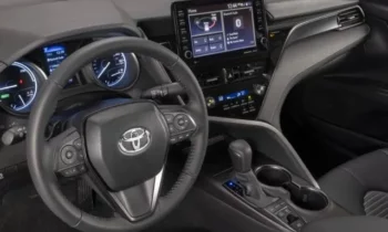 2024 Toyota Camry costs between $27,515 and $37,940