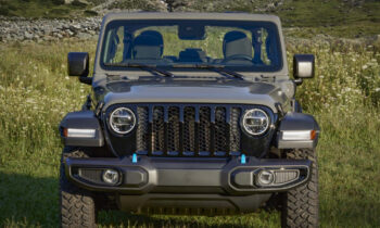 Jeep Wrangler 4xe plug-in hybrid costs less to lease than non-hybrid