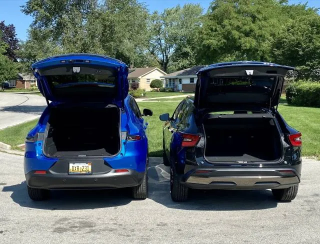 Dodge Hornet (blue) vs. Chevy Trax (black)