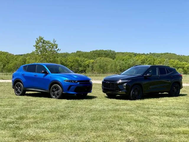 Dodge Hornet (blue) vs. Chevy Trax (black)