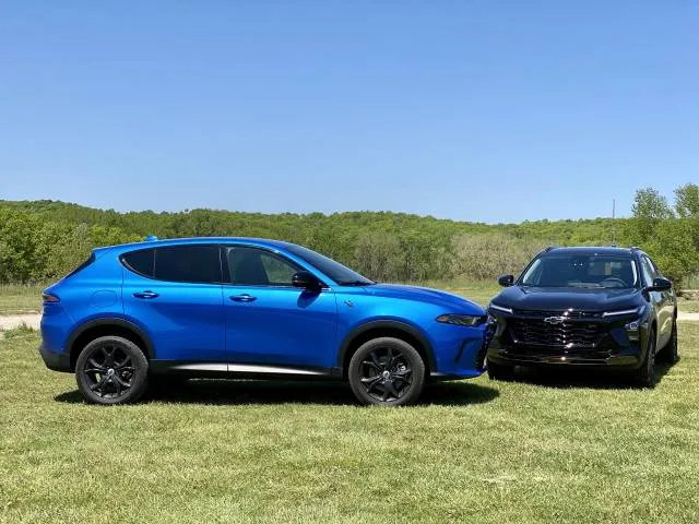 Dodge Hornet (blue) vs. Chevy Trax (black)