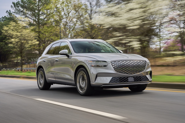 2023 Genesis Electrified GV70 test drive review