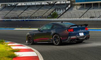 Ford launches driving school for Mustang Dark Horse