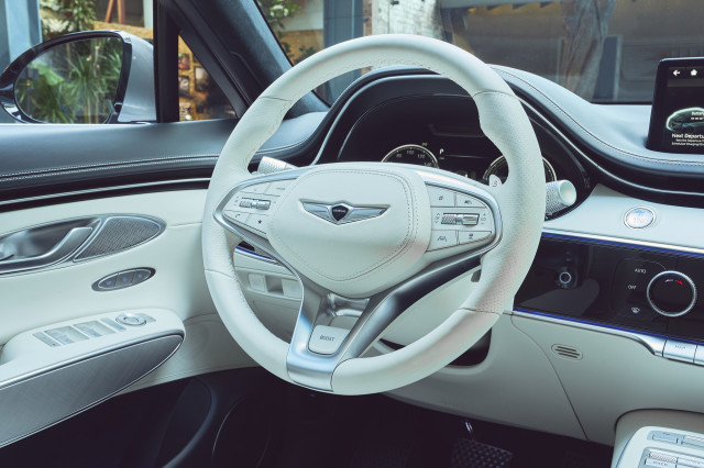2023 Genesis Electrified GV70