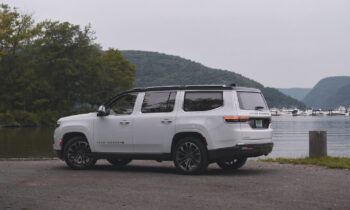 Jeep Wagoneer to spawn electrified option in 2025