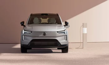 2025 Volvo EX90 3-row EV costs $77,990