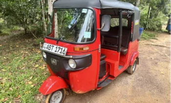 I went all the way to Sri Lanka to drive a tuk tuk