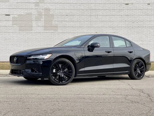 2024 Volvo S60 Recharge T8 Black Edition