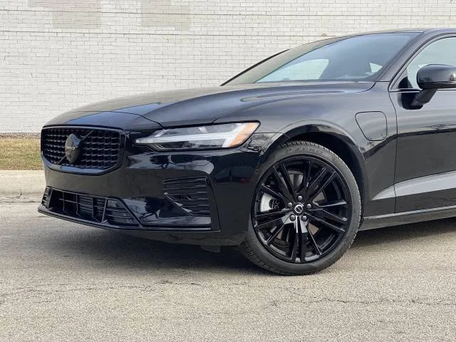 2024 Volvo S60 Recharge T8 Black Edition