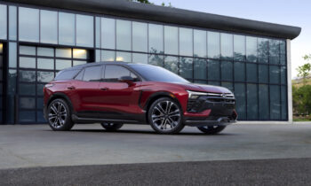 GM thinks Apple CarPlay, Android Auto make cars less safe