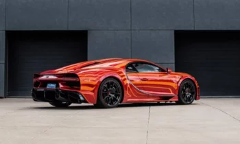 His and her Bugatti Chiron Super Sports get matching paint schemes
