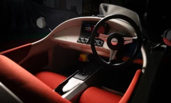 Morgan electric 3-wheel sports car chases Aptera, open-air style