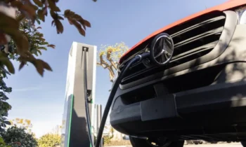 Refreshed Porsche Taycan, Kia hybrid minivan, cheaper Ford and GM EVs: The Week in Reverse