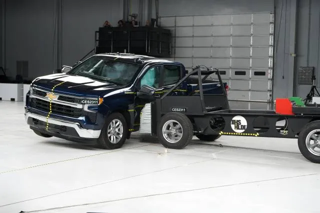 IIHS pickup truck safety test IIHS pickup truck safety test